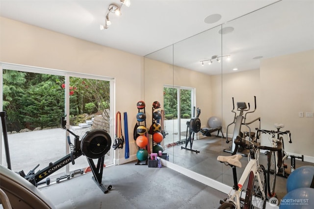 exercise area featuring baseboards