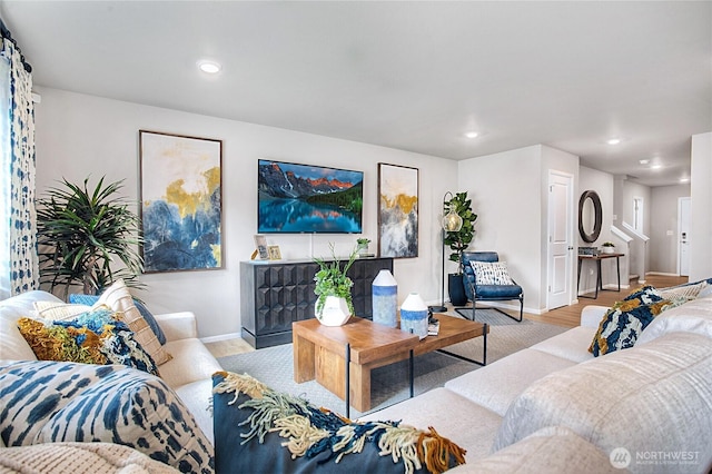 living room featuring light wood-style floors, baseboards, and recessed lighting