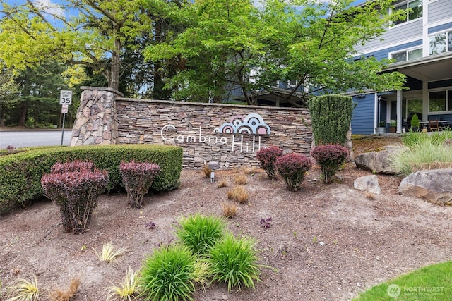 view of community / neighborhood sign