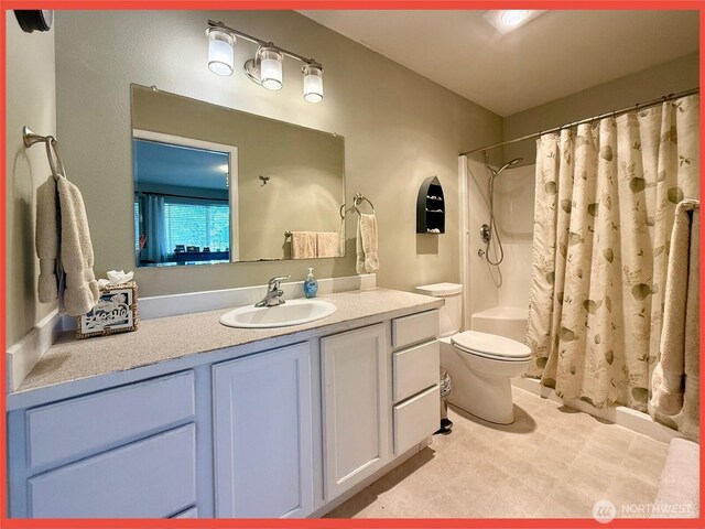 full bath featuring vanity, toilet, and shower / tub combo