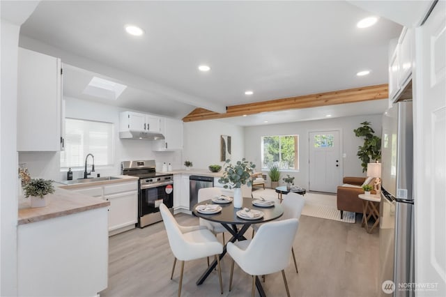 916 S Sheridan Ave, Tacoma, WA 98405 - dining space with recessed lighting, light wood-style flooring, and a skylight