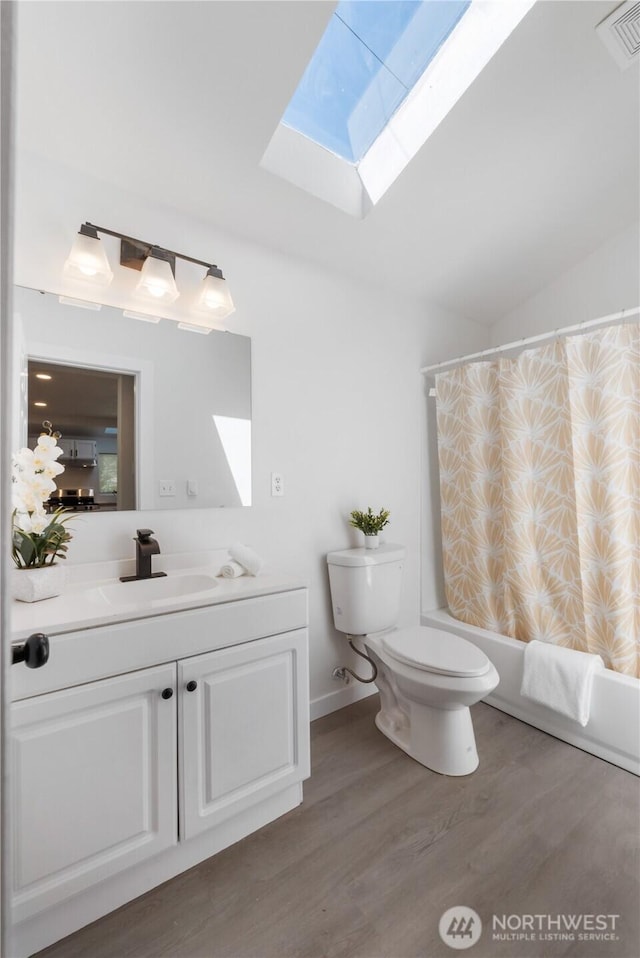 916 S Sheridan Ave, Tacoma, WA 98405 - full bathroom featuring a skylight, vanity, wood finished floors, shower / tub combo, and lofted ceiling