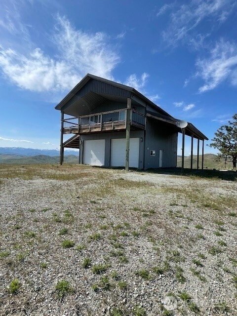 view of outbuilding with driveway