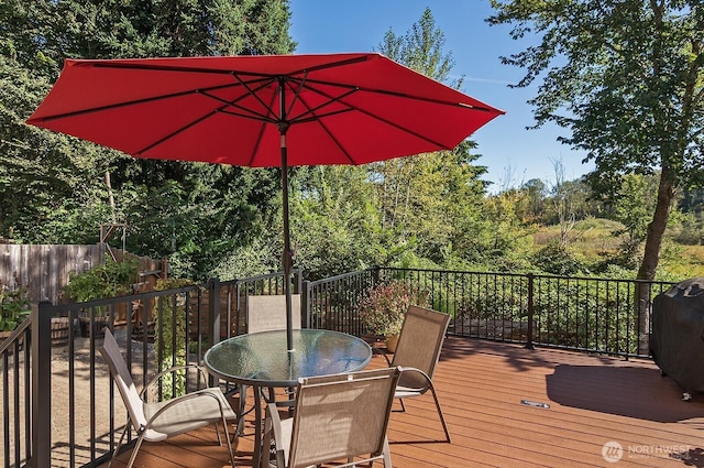 deck with outdoor dining area