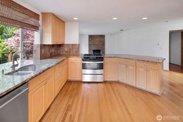 23812 21st Dr SE, Bothell, WA 98021 - kitchen featuring light brown cabinetry, light wood-type flooring, a sink, a peninsula, and stainless steel appliances