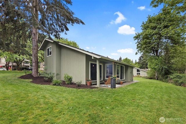 6540 159th Ave NE, Redmond, WA 98052 - rear view of property featuring a lawn