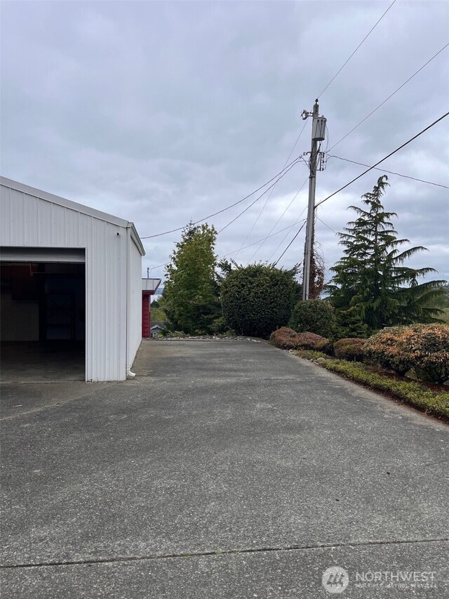 exterior space featuring driveway