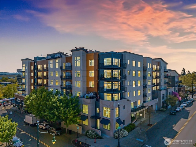 view of apartment building / complex