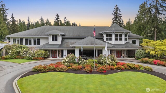 view of front of property featuring covered porch and a front lawn