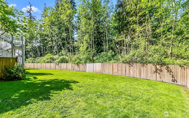 view of yard featuring a fenced backyard