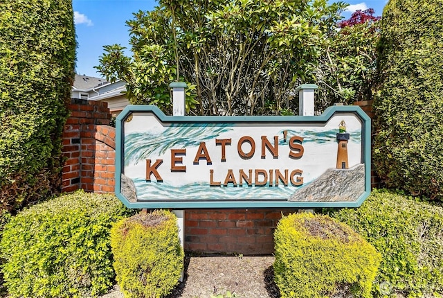 view of community / neighborhood sign