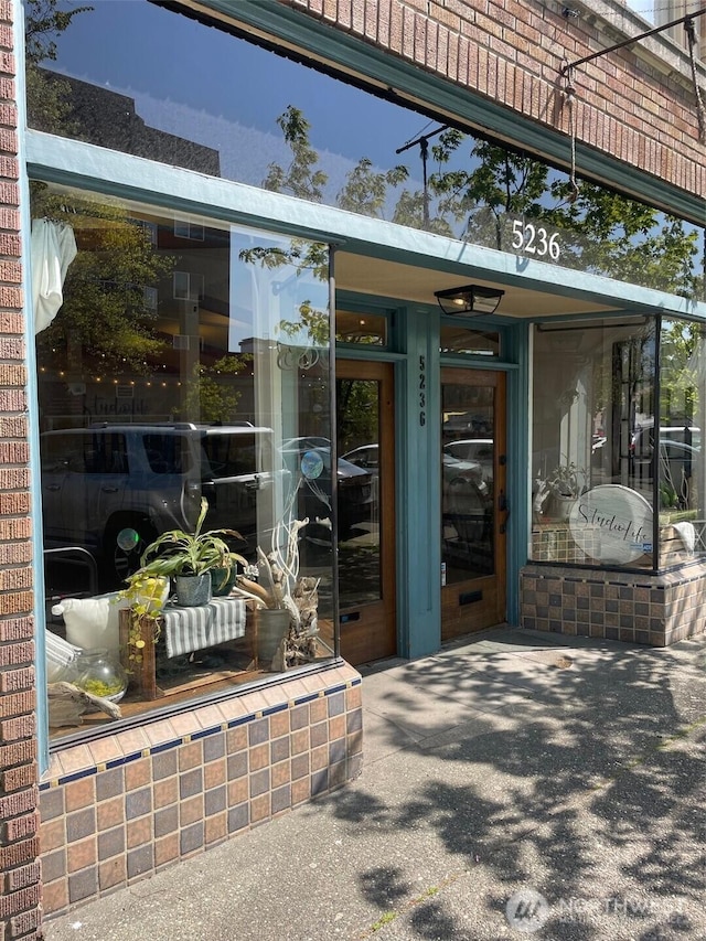 5234 University Way NE, Seattle, WA 98105 - view of doorway to property