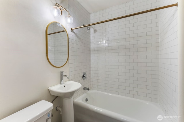 5234 University Way NE, Seattle, WA 98105 - bathroom featuring bathtub / shower combination and toilet
