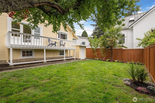 view of yard with fence and a balcony