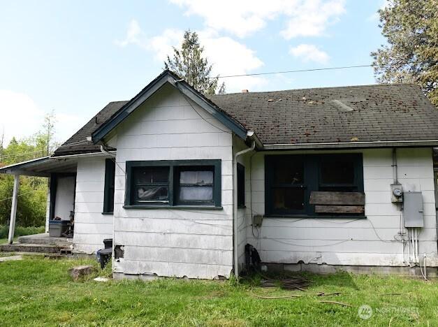2522 Chesney Rd E, Tacoma, WA 98445 - exterior space with a shingled roof and a front lawn