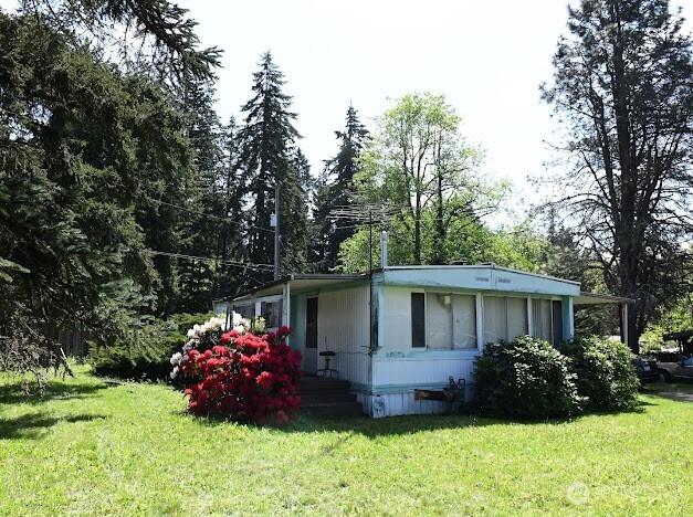 2522 Chesney Rd E, Tacoma, WA 98445 - exterior space featuring a yard