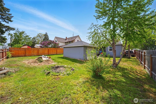 view of yard featuring a fenced backyard