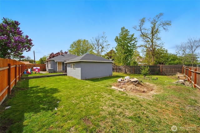 view of yard featuring a fenced backyard