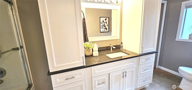 full bath featuring toilet, baseboards, a shower with shower door, and vanity