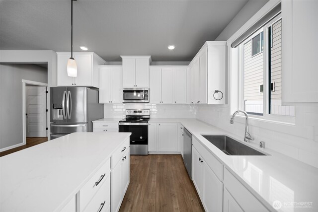 kitchen featuring stainless steel appliances, recessed lighting, decorative backsplash, and a sink