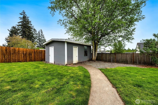 view of outdoor structure featuring an outbuilding