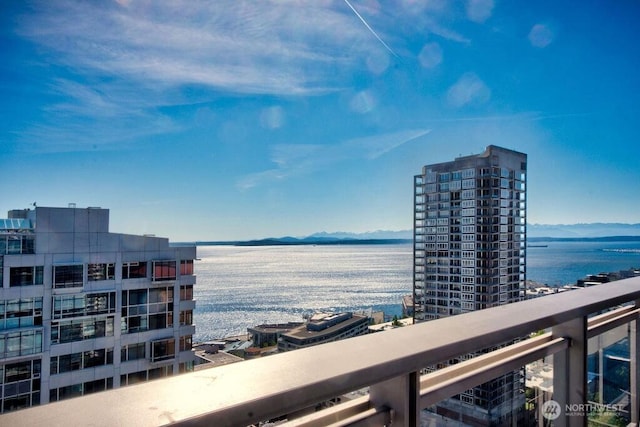 2033 2nd Ave Unit 2010, Seattle, WA 98121 - photo 1