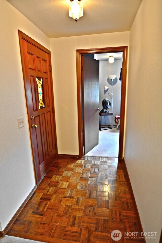 entryway featuring baseboards