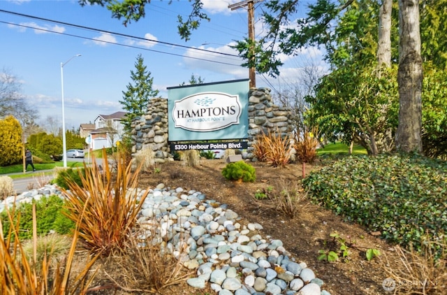 view of community / neighborhood sign