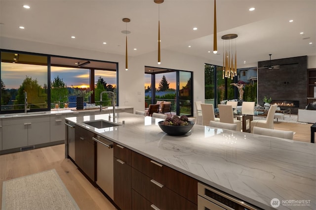 1032 89th Ave NE, Bellevue, WA 98004 - kitchen featuring light wood-style floors, a sink, modern cabinets, and open floor plan