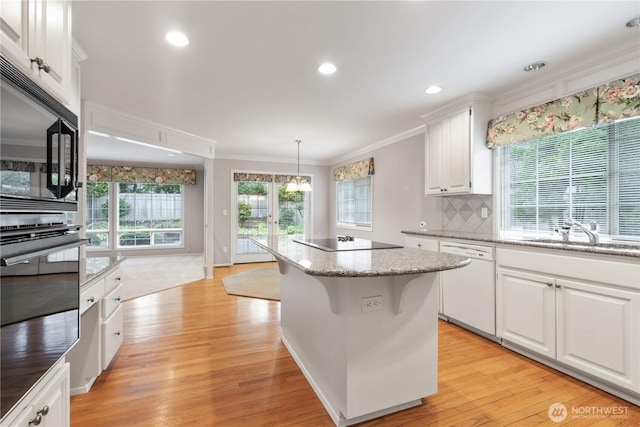 4799 171st Ave SE, Bellevue, WA 98006 - kitchen featuring a sink, white cabinetry, tasteful backsplash, ornamental molding, and black appliances