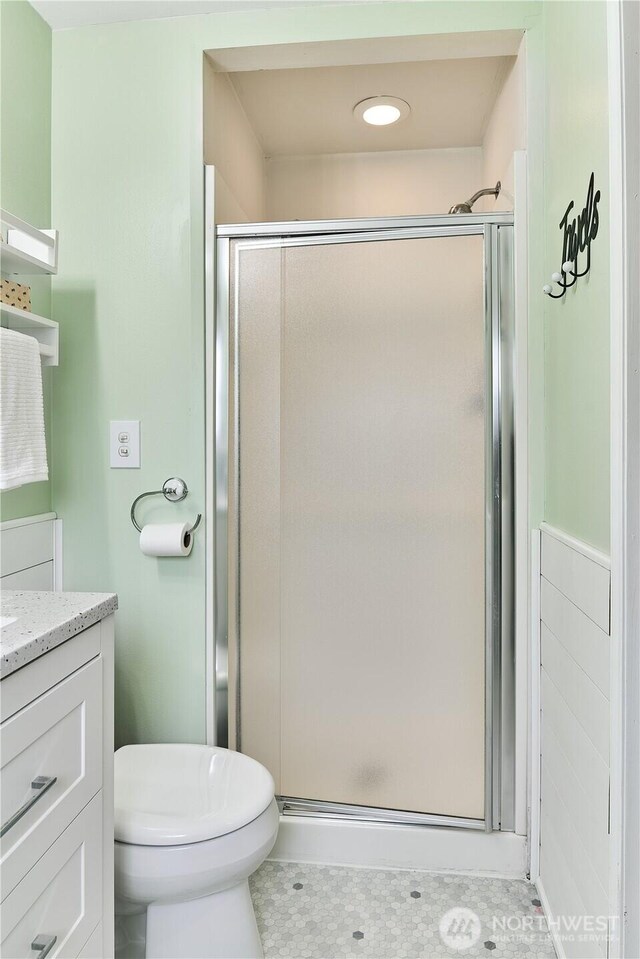 15722 62nd Pl NE, Kenmore, WA 98028 - bathroom featuring a shower stall and vanity