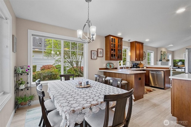 dining area featuring recessed lighting, baseboards, and light wood-style floors