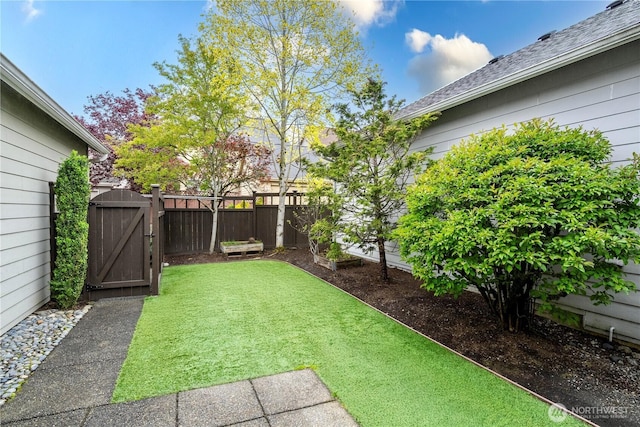1741 12th Ave NE, Issaquah, WA 98029 - view of yard with a gate and fence