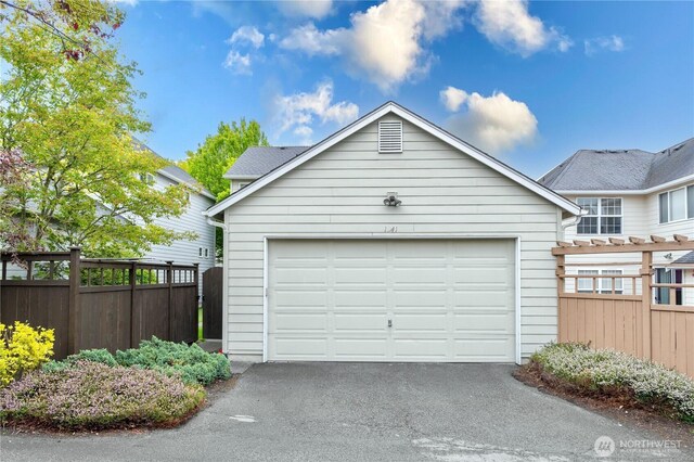 1741 12th Ave NE, Issaquah, WA 98029 - garage with fence and aphalt driveway