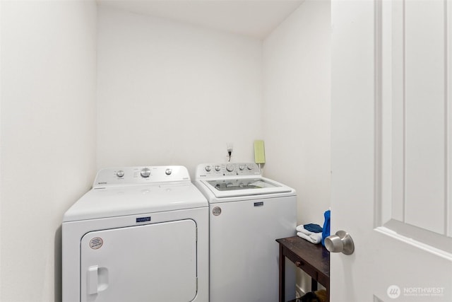 laundry room with laundry area and washing machine and dryer
