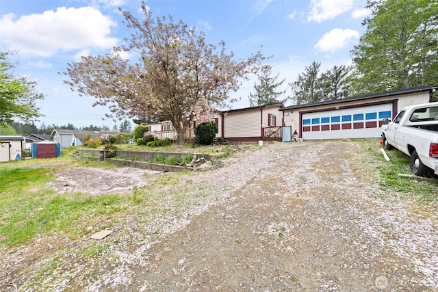 view of front facade featuring driveway and an outdoor structure