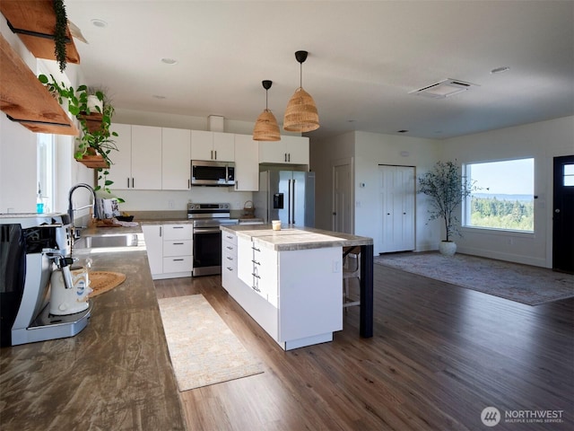 159 Bootjack Ln, Kelso, WA 98626 - kitchen with white cabinets, appliances with stainless steel finishes, a sink, visible vents, and dark wood-style floors