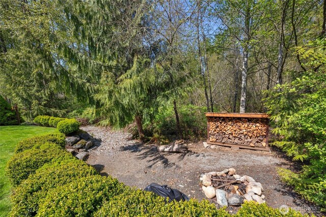 view of yard with a view of trees