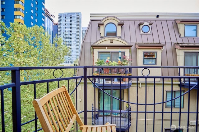 425 Vine St Unit 709, Seattle, WA 98121 - balcony with a city view