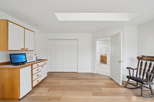 17600 NE 188th Ct, Brush Prairie, WA 98606 - office featuring a skylight, baseboards, light wood-style floors, and a sink