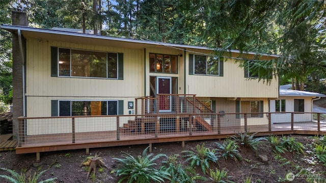 540 SW Fernwood St, Issaquah, WA 98027 - bi-level home with a deck and a chimney