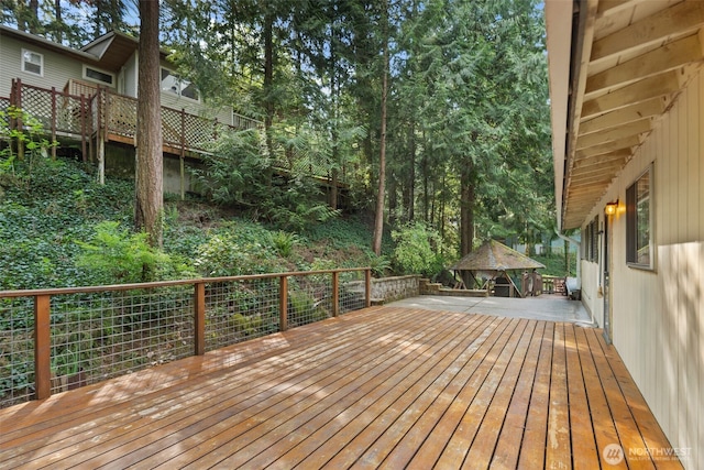 540 SW Fernwood St, Issaquah, WA 98027 - deck featuring a gazebo