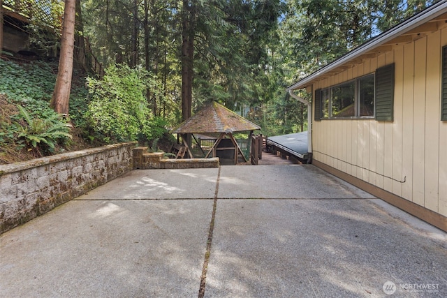 540 SW Fernwood St, Issaquah, WA 98027 - view of patio / terrace with a gazebo