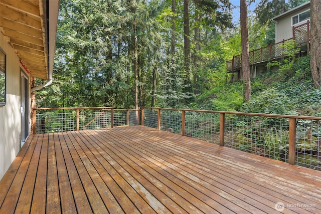 540 SW Fernwood St, Issaquah, WA 98027 - view of wooden deck