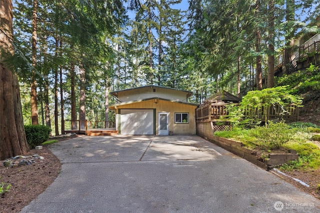 540 SW Fernwood St, Issaquah, WA 98027 - detached garage with driveway