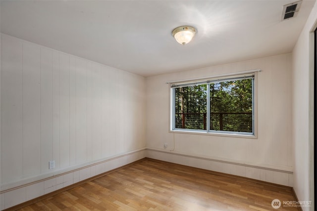 540 SW Fernwood St, Issaquah, WA 98027 - spare room featuring light wood-style floors