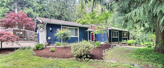 view of front of property