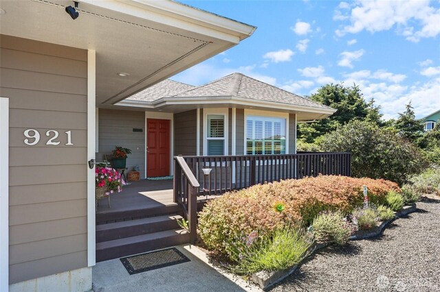 property entrance with roof with shingles