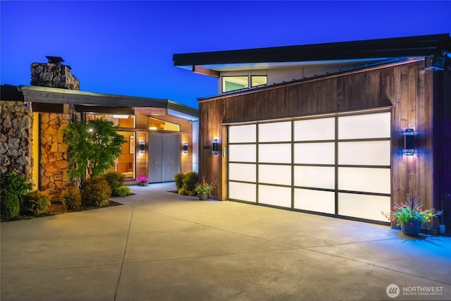 view of front of house with driveway and a garage
