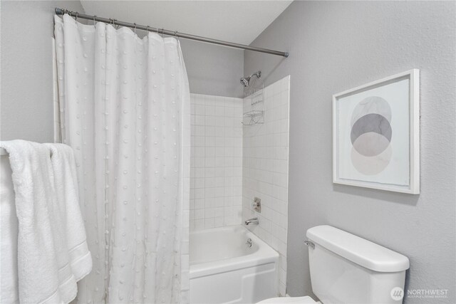 full bathroom featuring toilet and shower / tub combo